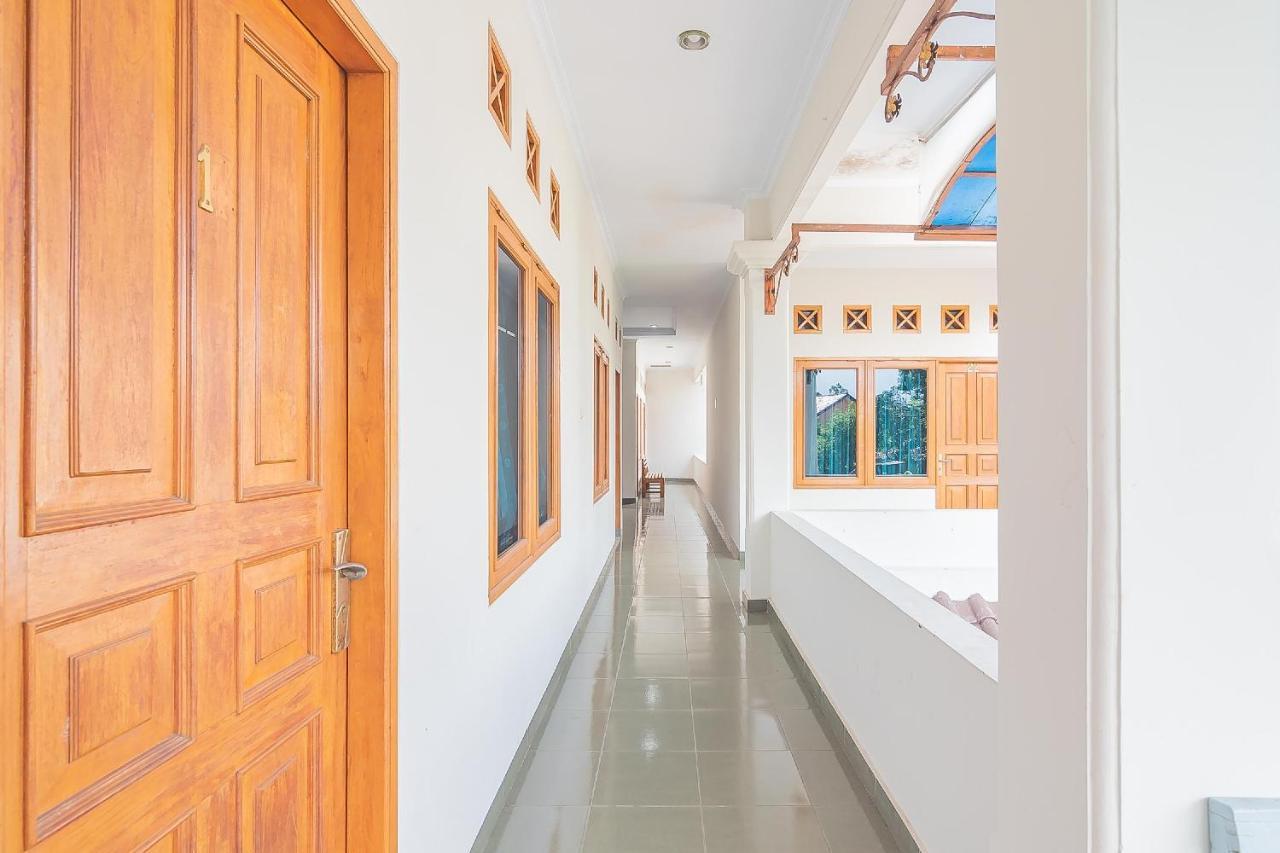 RedDoorz @ Pemuda Street Hotell Cirebon Eksteriør bilde